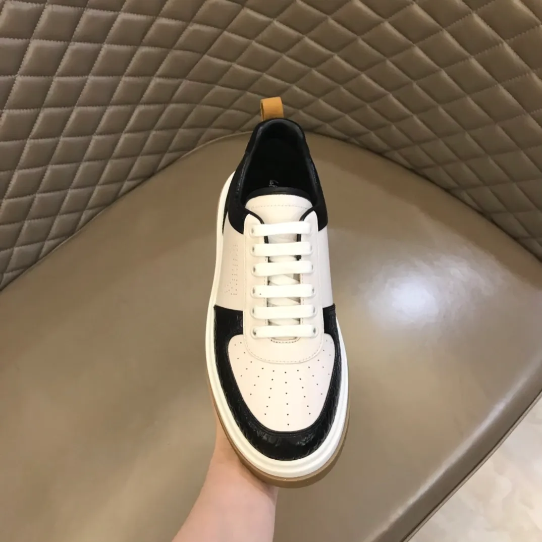 p420 "Salvatore Ferraga**" men's low-cut fashion sneakers. This casual shoe has a novel structure and is made of soft calfskin. The contrasting color elements on the upper highlight the bold and avant-garde atmosphere. The first-layer cowhide lining is high-end and comfortable. Energetic and fresh, these shoes can be worn with casual looks or add a touch of street style to elegant trousers.  Size: 38-44